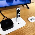 Apple TV 4K : design minimaliste dans un salon connecté