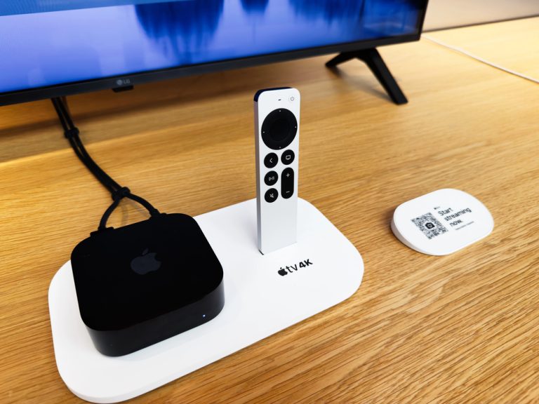 Apple TV 4K : design minimaliste dans un salon connecté