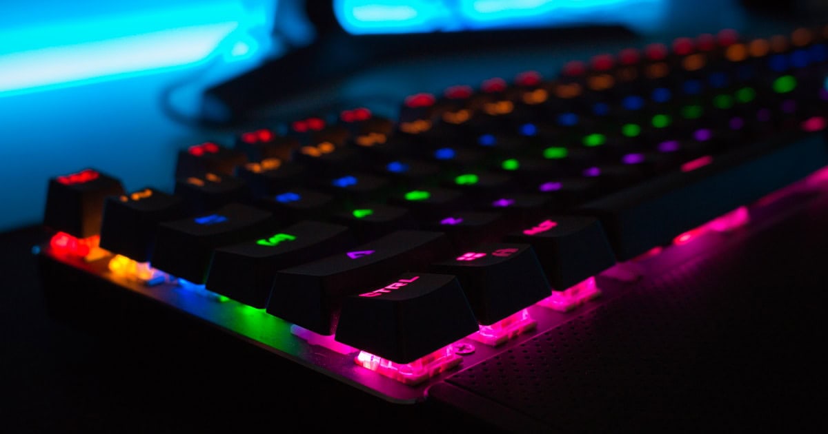 Cloud gaming et esport 2026 : manette et écran de jeu en streaming