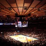 Logo NBA et ballon de basket sur fond sombre, illustration du guide streaming NBA 2026