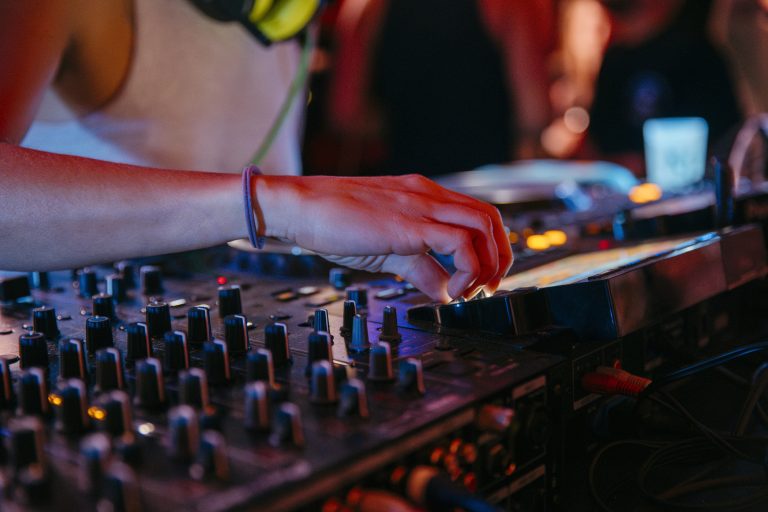 Spotify mode DJ : la fonction IA qui mixe votre musique en France